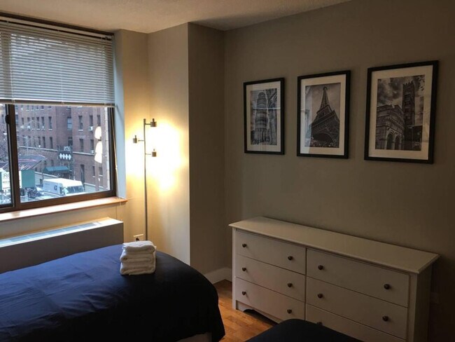 Building Photo - 58 W 91st St