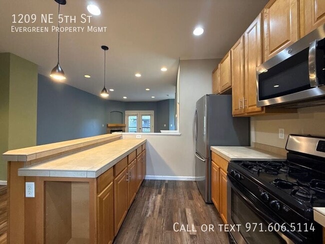 Building Photo - 1209 NE 5th St