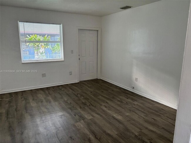 Building Photo - 2520 NE 181st St