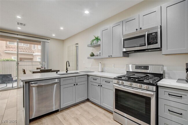 Building Photo - 251 S Green Valley Pkwy