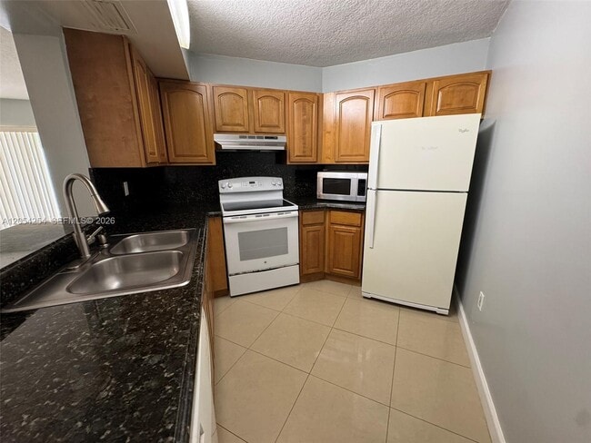 Building Photo - 9711 Fontainebleau Blvd