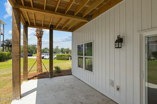 Building Photo - 400 Lighthouse Ln