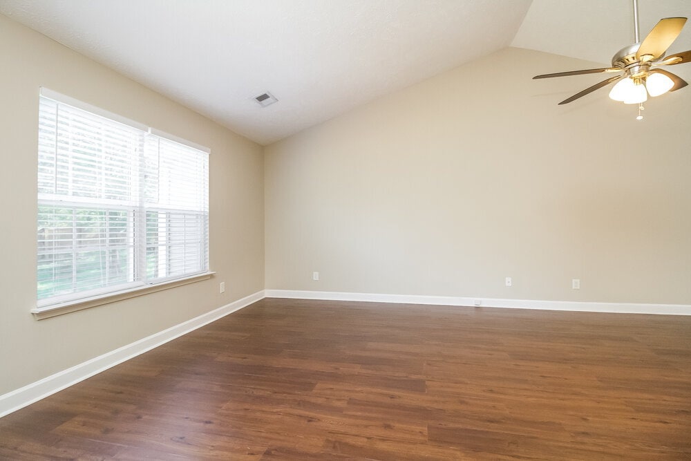 Building Photo - 1127 Sunnycrest Ct