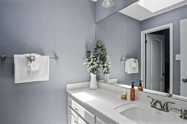 Building Photo - "Spacious 4-Bedroom Home with 3 Full Baths...