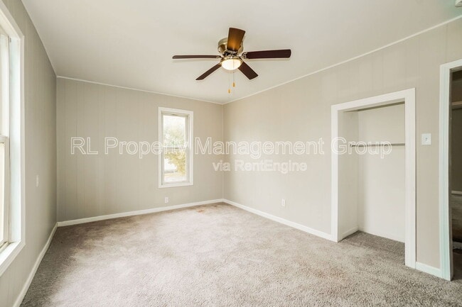 Building Photo - 848 E Chestnut St