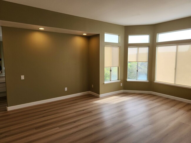 Building Photo - Carmel Valley 4 Bedroom House