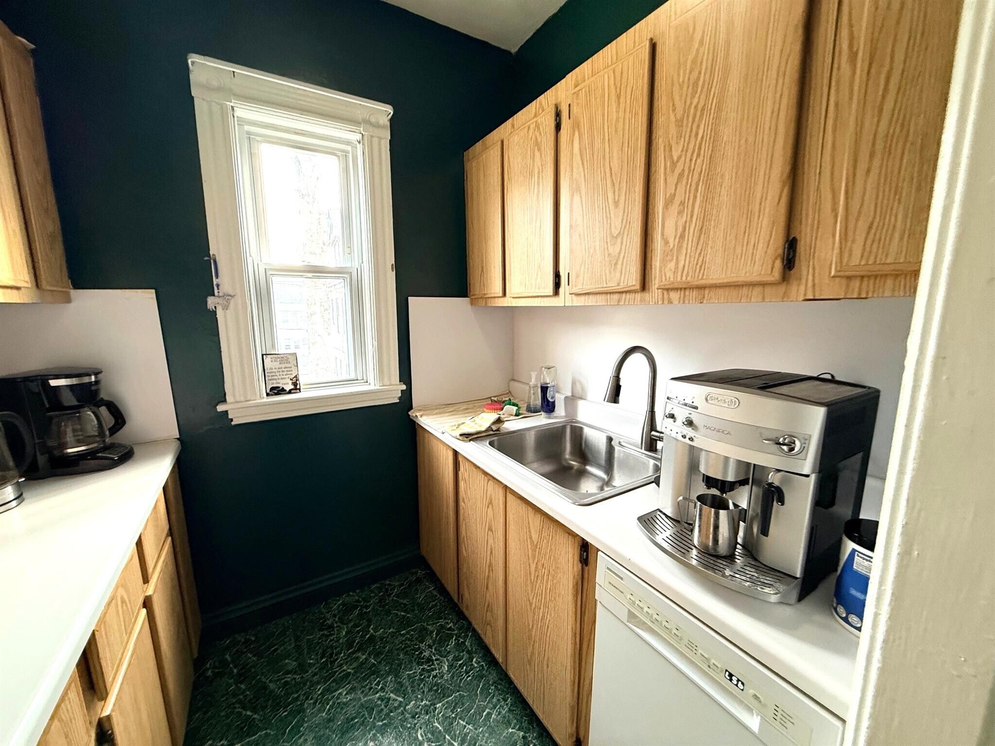 Building Photo - 42 Gibbens St