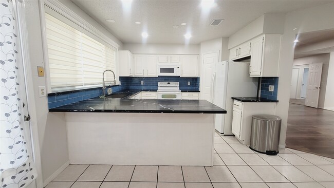 Building Photo - 16002 Maple Acres Ct