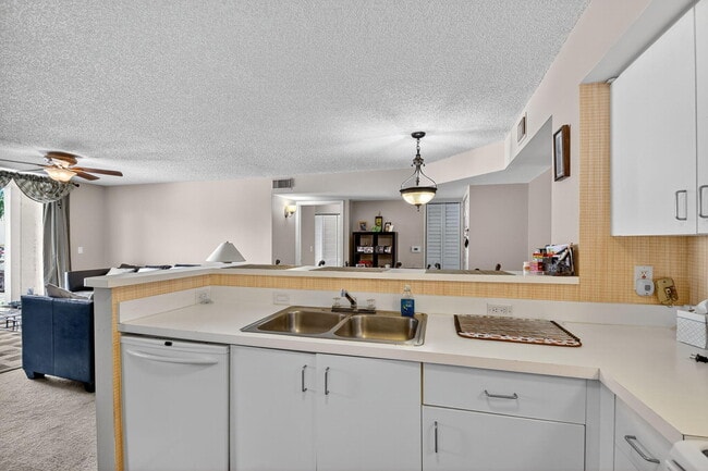 Building Photo - 1733 Village Blvd