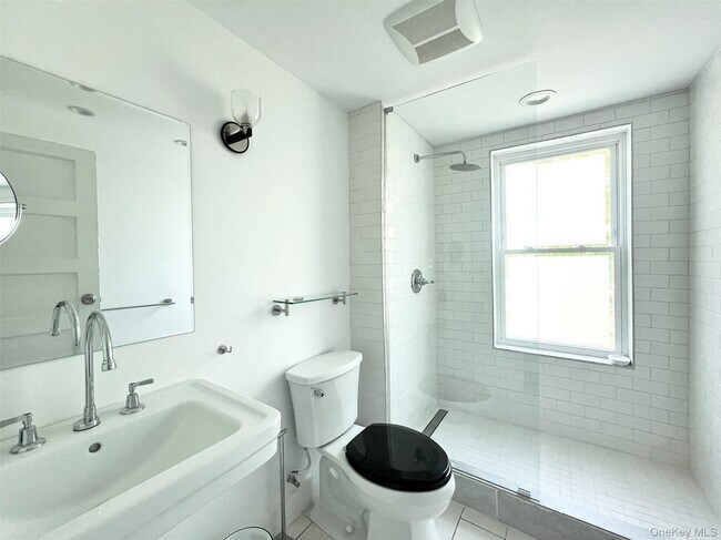 Building Photo - 17 Washington Ave