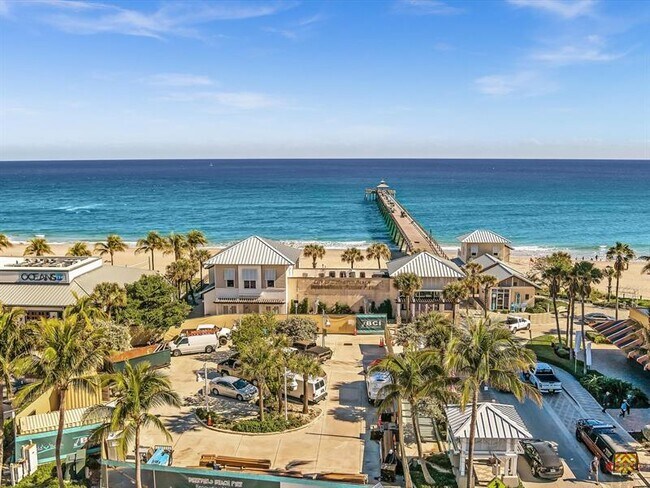 Building Photo - 1537 E Hillsboro Blvd