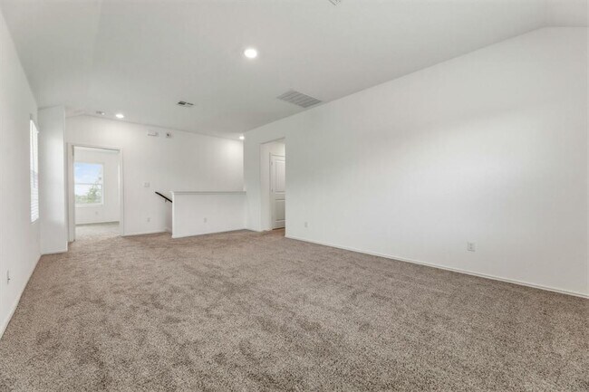 Building Photo - 913 Legends Ln