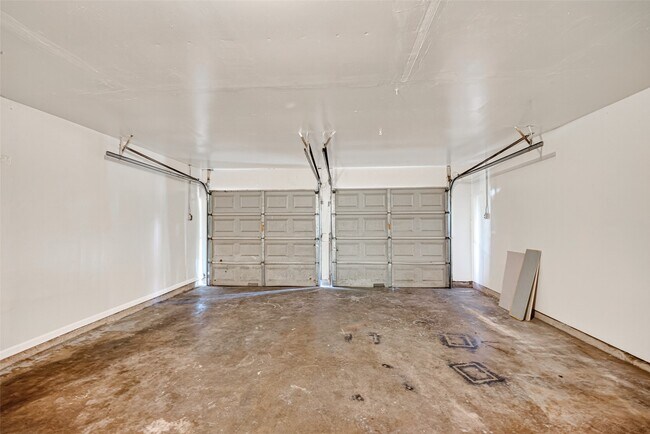Building Photo - 5010 Shilo Dr