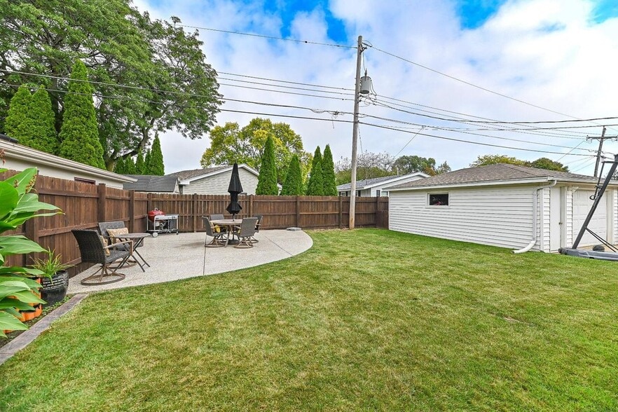 Building Photo - 1208 Montclair Dr