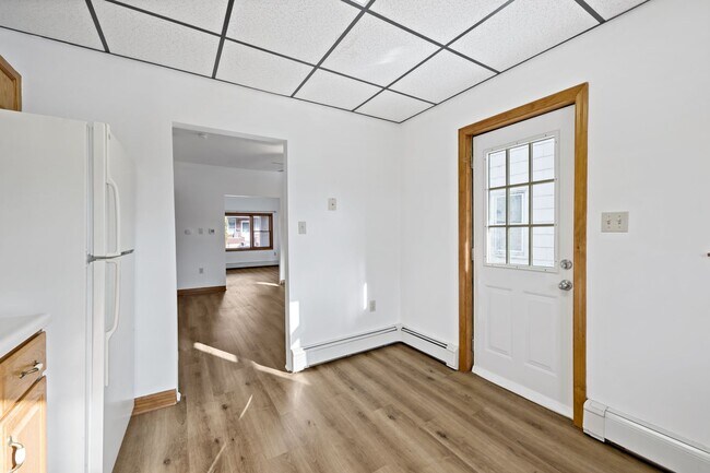 Building Photo - Spacious 4 Bedroom | 1.5 Bath | 1 Car Garage For Rent -Northampton PA