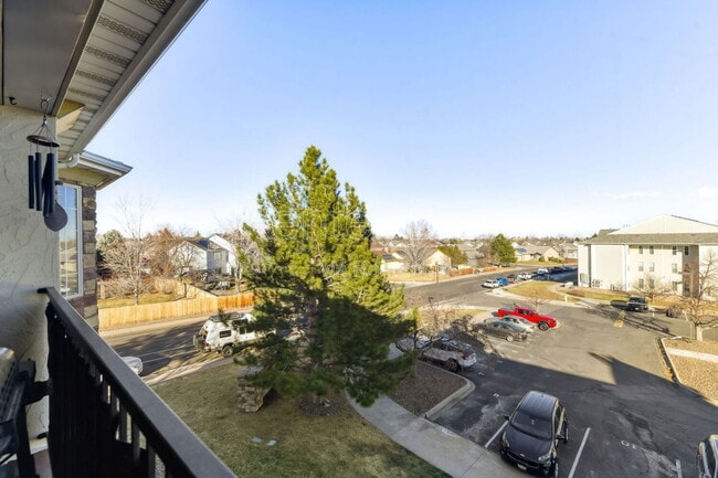 Building Photo - 12304 W Cross Dr