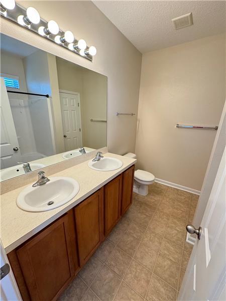Building Photo - 260 Red Oak Dr