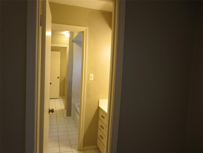Building Photo - 15715 Gilbertyn Dr