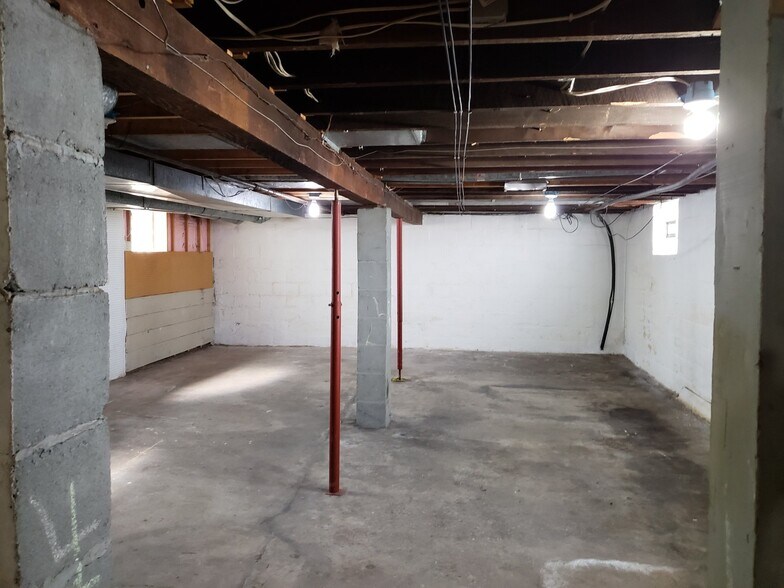 Building Photo - 614 N Union St