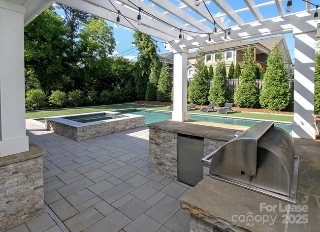 Building Photo - 501 Greystone Rd
