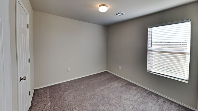 Building Photo - Very Nice and Spacious 4 Bedroom 2 Bath Home With Office/Flex Space in Yukon Schools