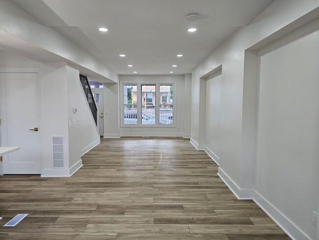 Building Photo - Amazing 3 bedroom 2.5 bath House for Rent ...