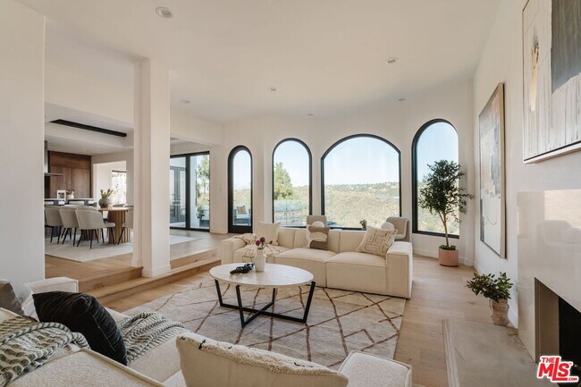 Building Photo - 1666 Summitridge Dr