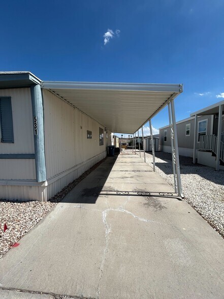 Building Photo - 3601 E Wyoming Ave