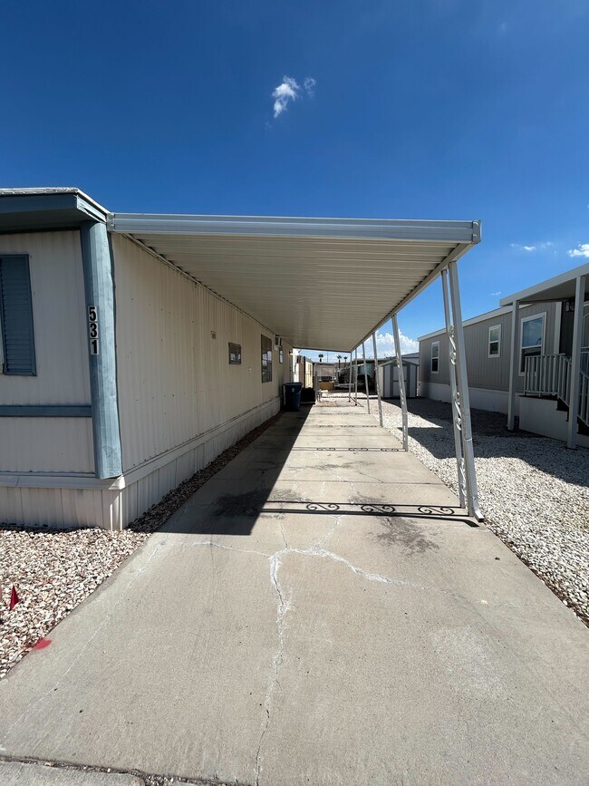 Building Photo - 3601 E Wyoming Ave