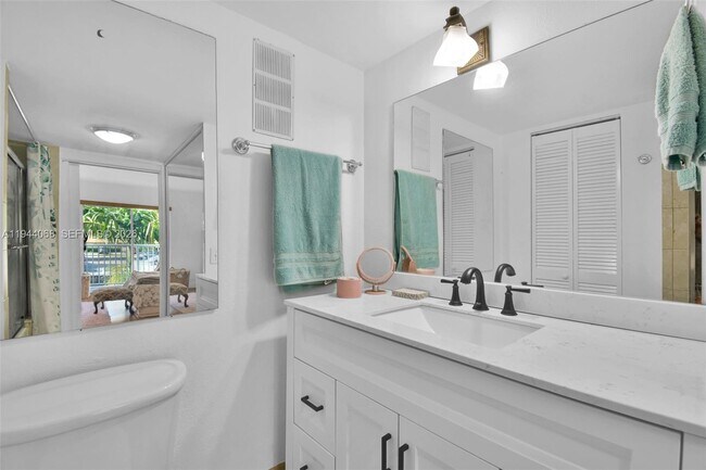 Building Photo - 3527 NE 168th St