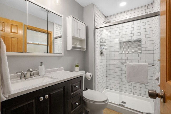 Building Photo - 255 Banbury Ave