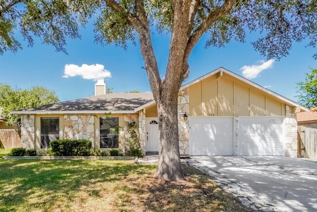 Building Photo - 2743 Knoll Tree St