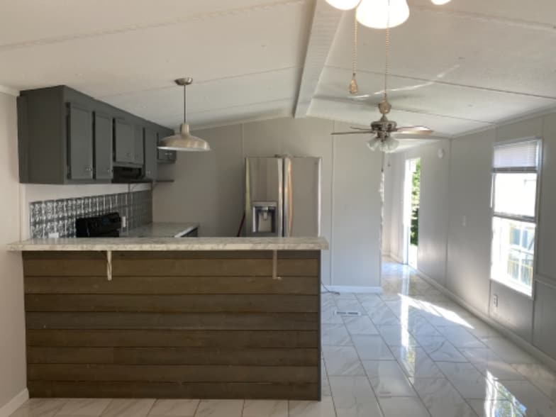 Building Photo - 833 Lovell Rd