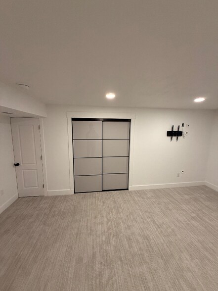 Building Photo - 278 Starboard Dr