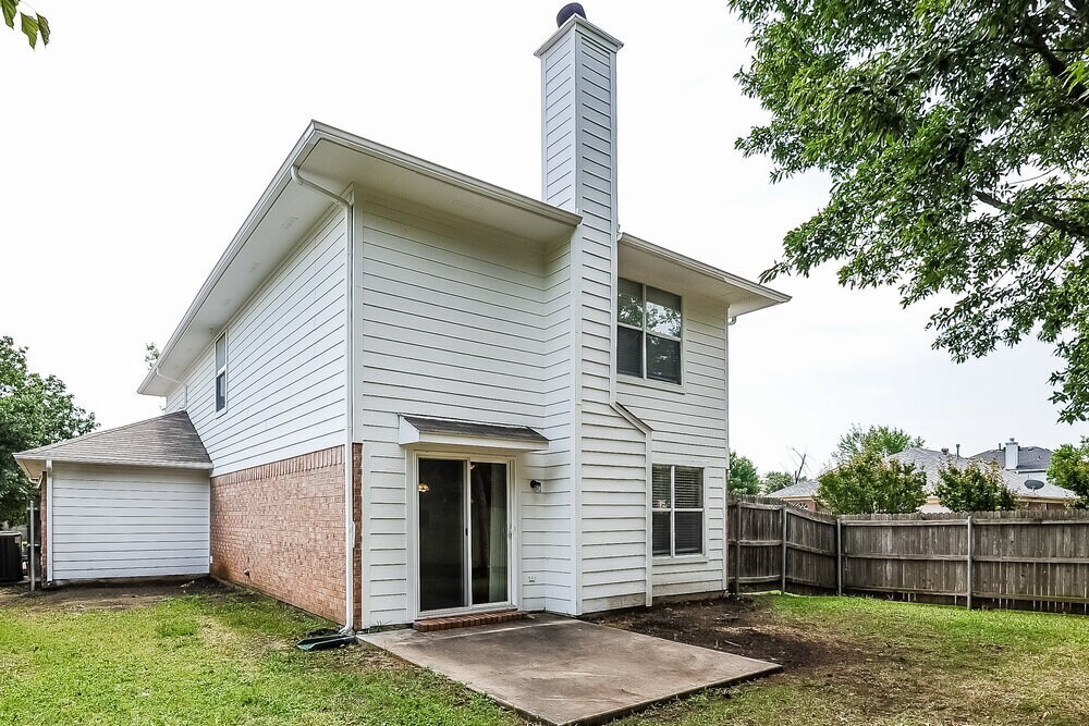 Building Photo - 8564 Charleston Ave