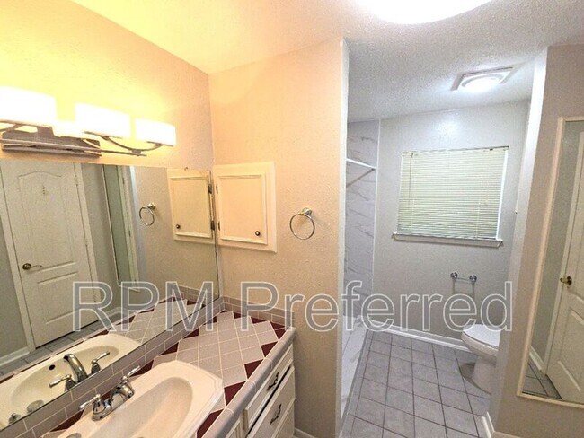 Building Photo - 12702 Ravensway Dr