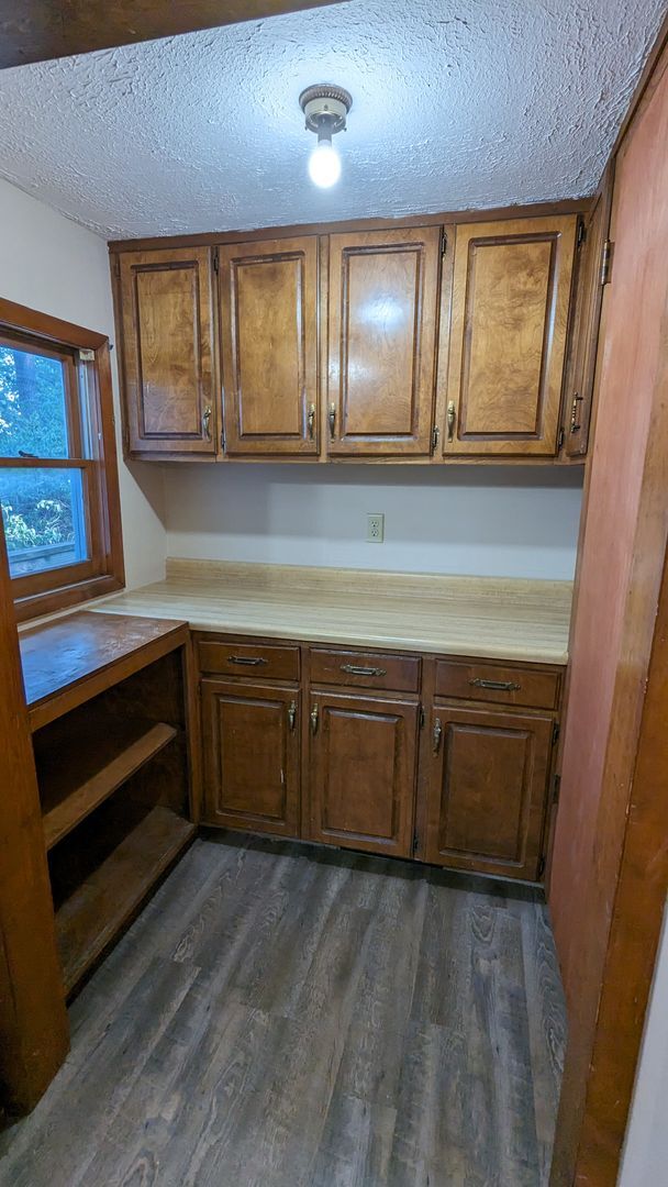 Building Photo - East End home near hospital, restaurants, grocery