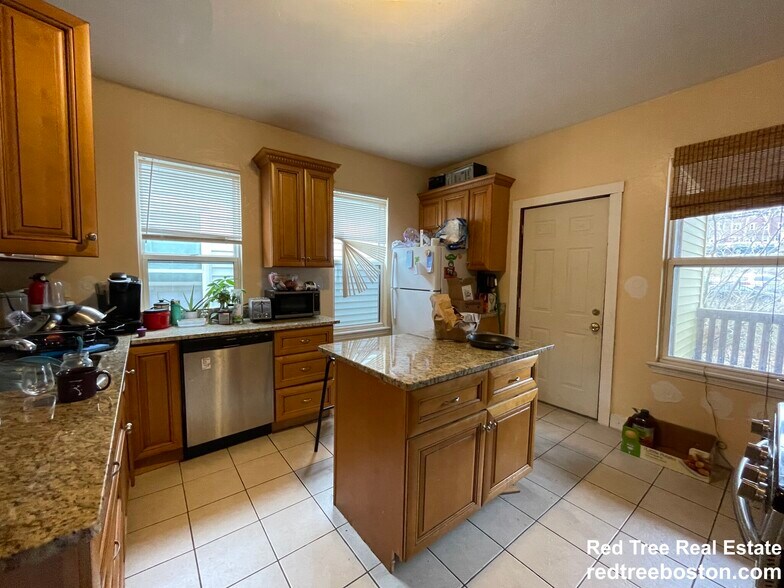 Building Photo - 6 Eldora St