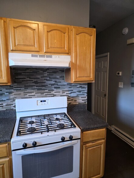 Building Photo - 706 Grove St