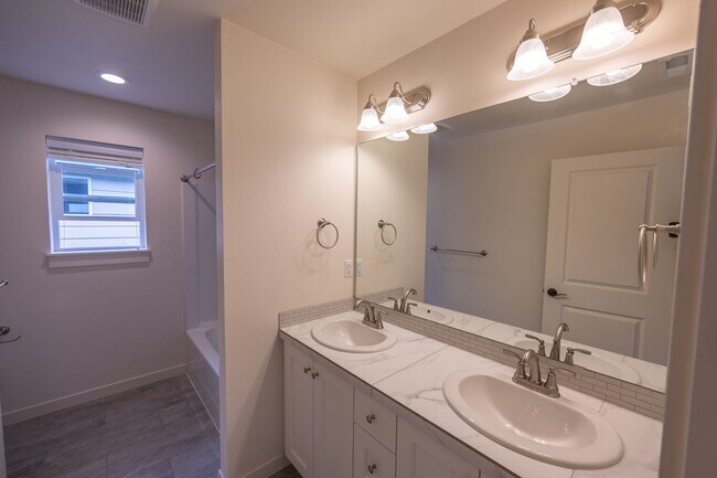 Building Photo - Three Bedroom Home in Ridgefield