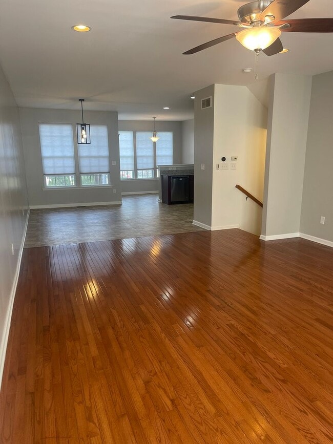 Building Photo - 3 bedroom 2 1/2 bath Townhouse in Bayberry