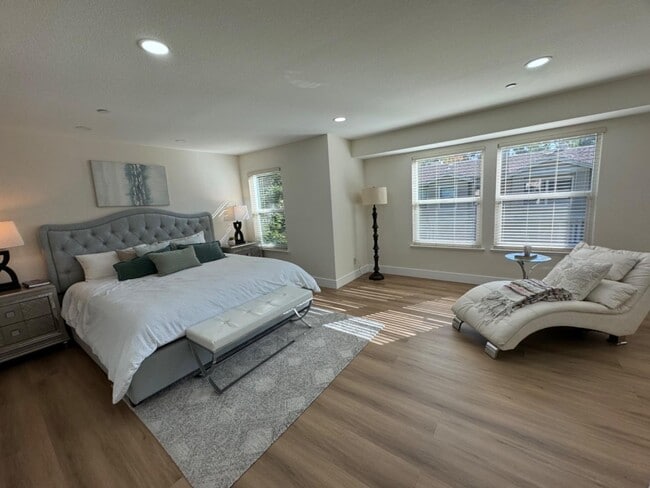 Building Photo - 963 La Mesa Terrace