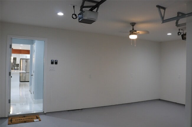 Building Photo - 10323 Bridgeland Ln