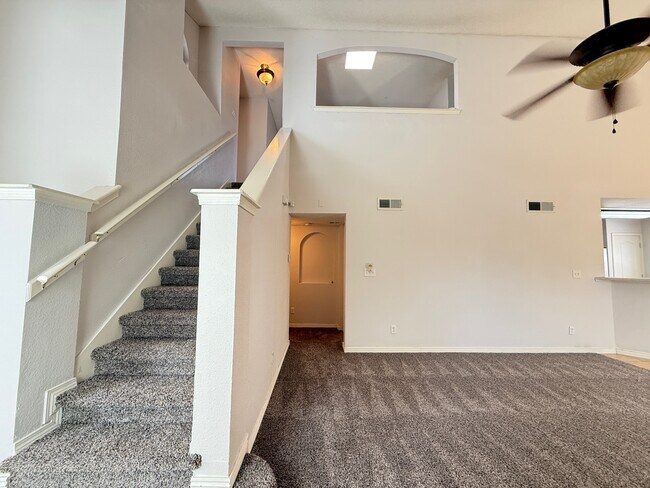 Building Photo - 14057 Tierra Delfin Dr