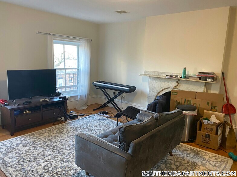 Building Photo - 658 Massachusetts Ave