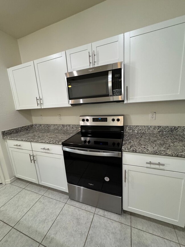 Building Photo - LIKE NEW HOME IN TORTOSA IN MARICOPA