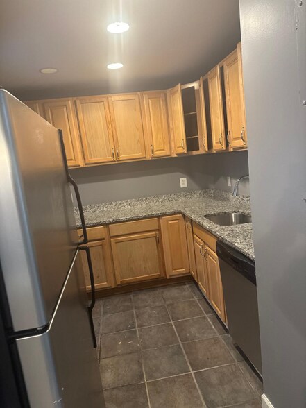 Building Photo - 406 Girard St