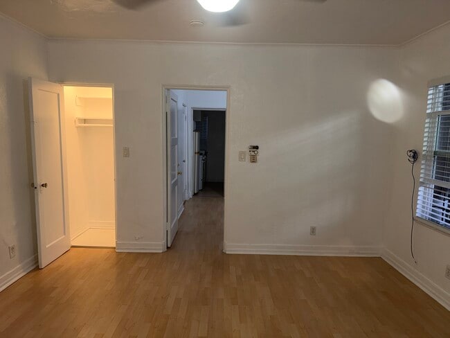 Building Photo - 1267 S Dunsmuir Ave