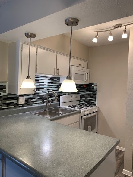 Building Photo - 1228 Cavender Dr