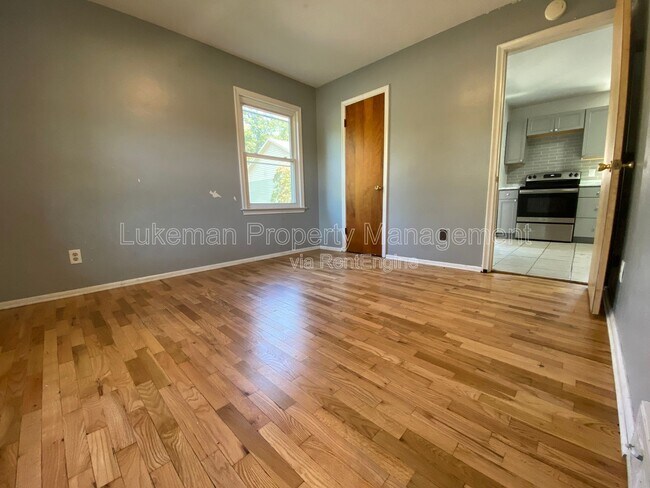 Building Photo - 415 S Kendall Ave